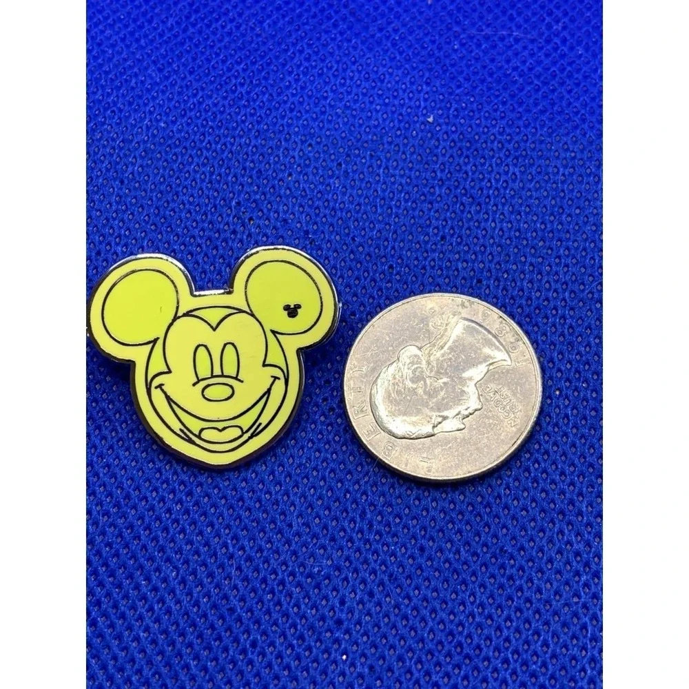2009 Mickey Disney pin Yellow Face Colorful Mickeys Hidden Mickey